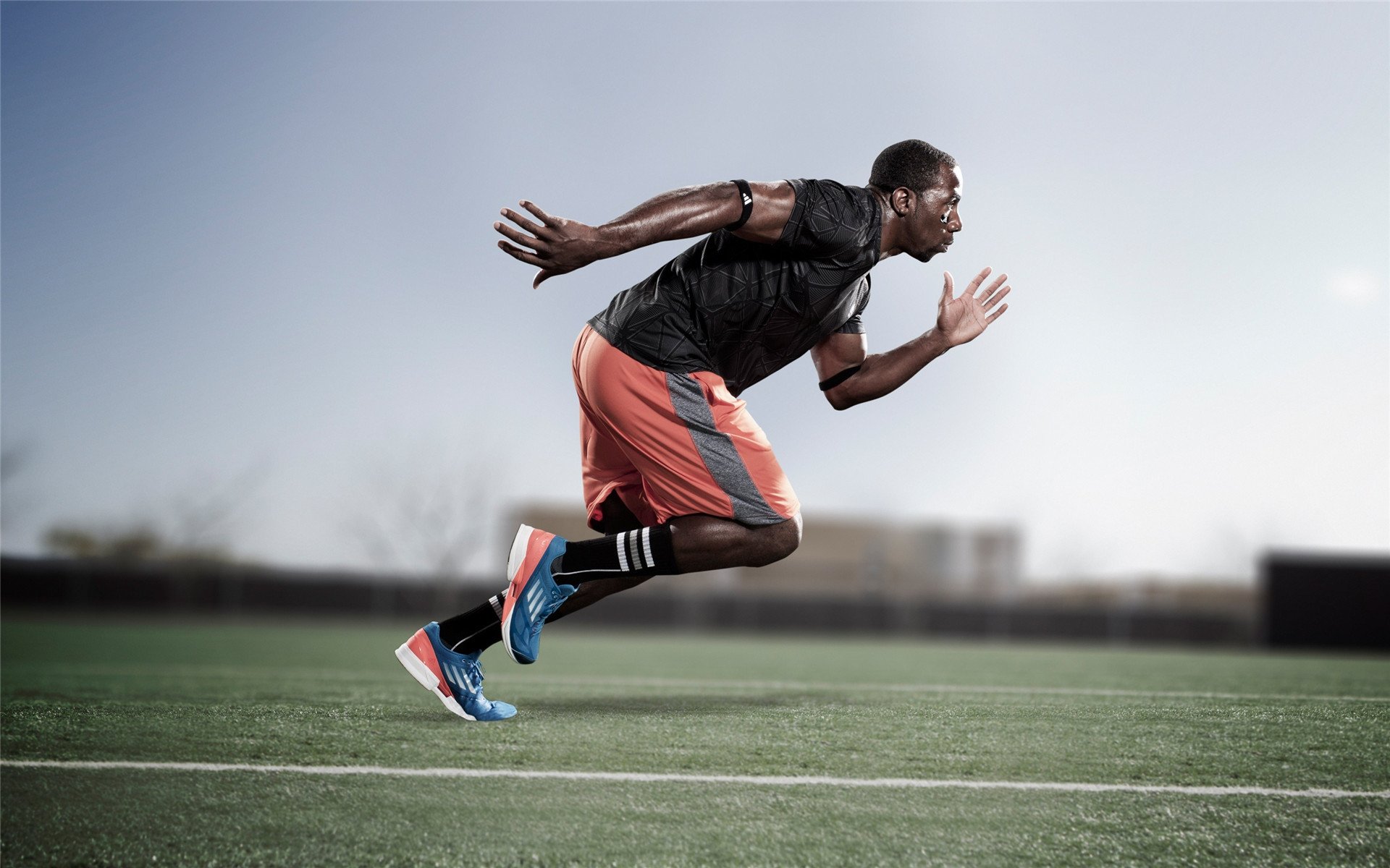 “雪后公园慢跑体验赛” 白雪铺路成天然软垫